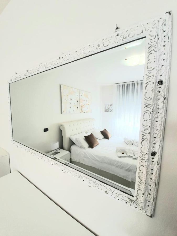 Appartamento Diamantina Desenzano del Garda Buitenkant foto