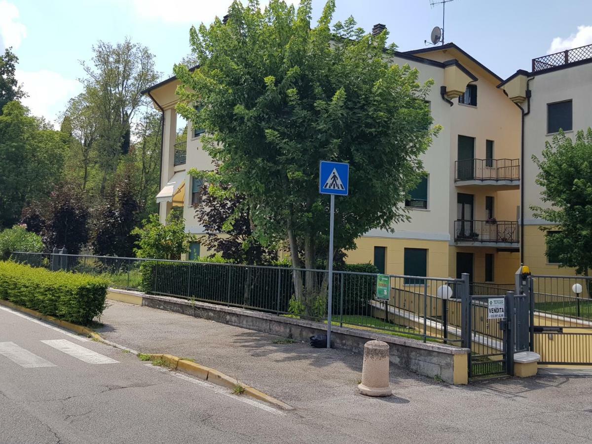 Appartamento Diamantina Desenzano del Garda Buitenkant foto